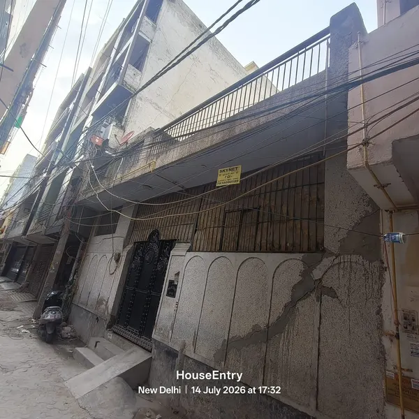 200 Gaj, House for Sale (2 Side Open)
